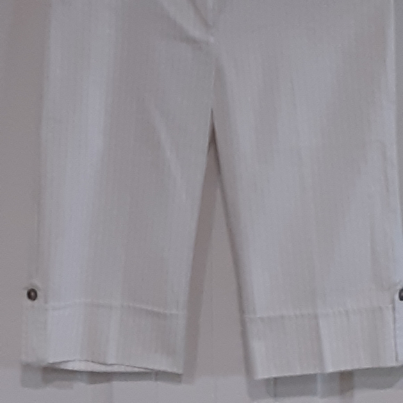 IZ BYER, CALIFORNIA, Chalk Striped, Cotton Blend, Capris, Size 5 JUNIOR - Picture 8 of 9